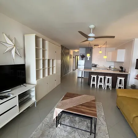 Elegante Con Vista Directa Al Mar كالاو سالفاجي