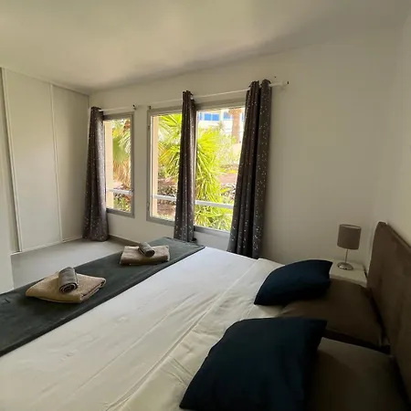 Elegante Con Vista Directa Al Mar Apartman